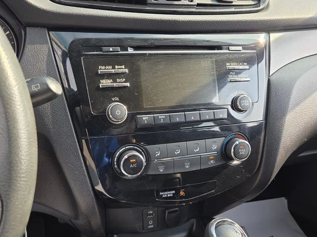 Used 2018 Gray Nissan S image 17