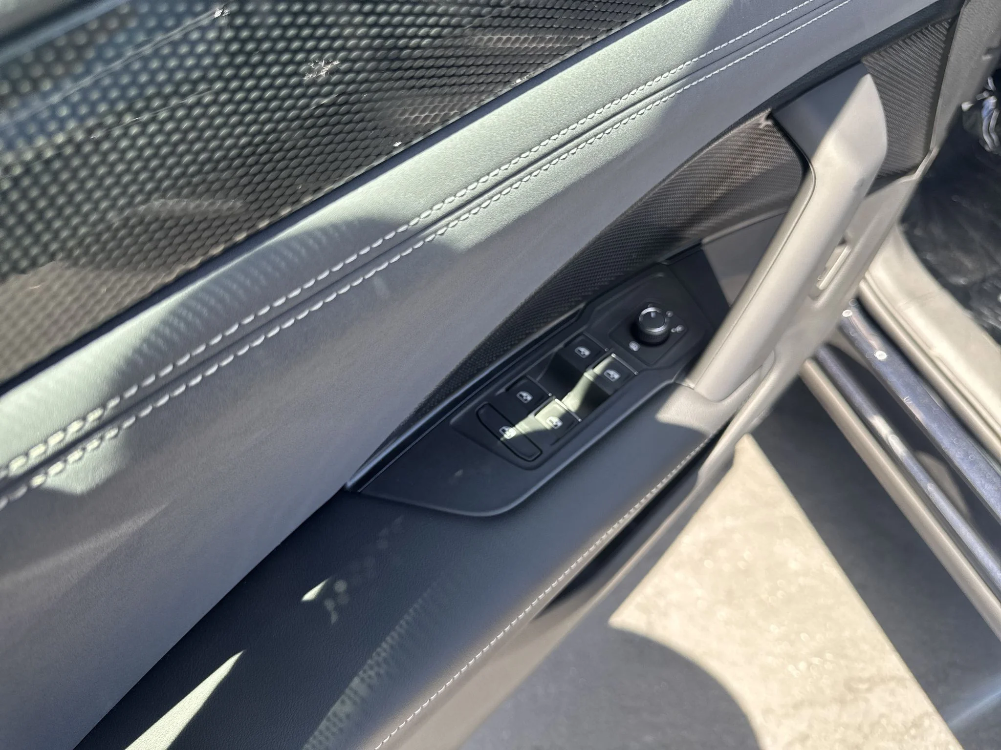 New 2026 Deep Black Pearl Volkswagen SE image 12
