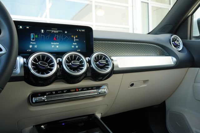 Certified Used 2025 White Mercedes-Benz GLB 250 image 19