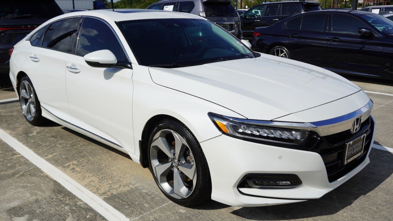 Used 2019 White Honda Touring 2.0T image 3