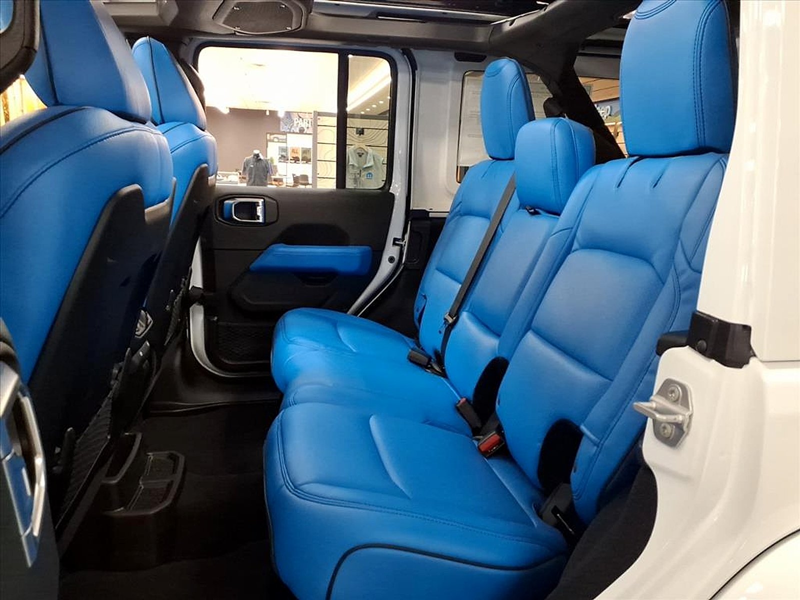 2026 Jeep Wrangler 4-Door Sahara - Photo 10