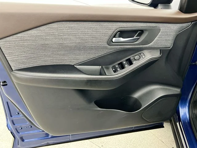 Used 2023 Blue Nissan SV image 21