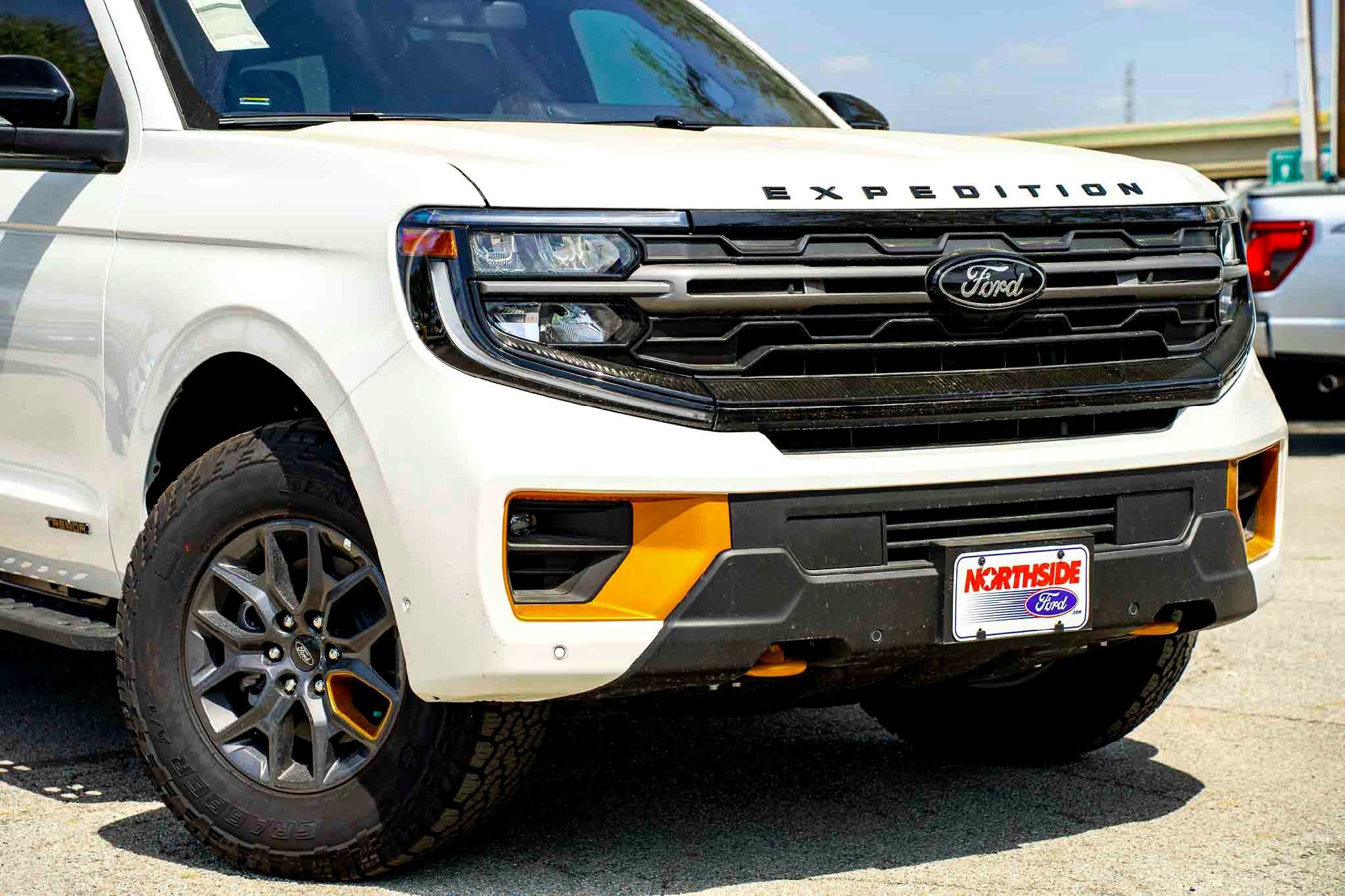 New 2025 Star White Metallic Tri-Coat Ford Tremor image 3