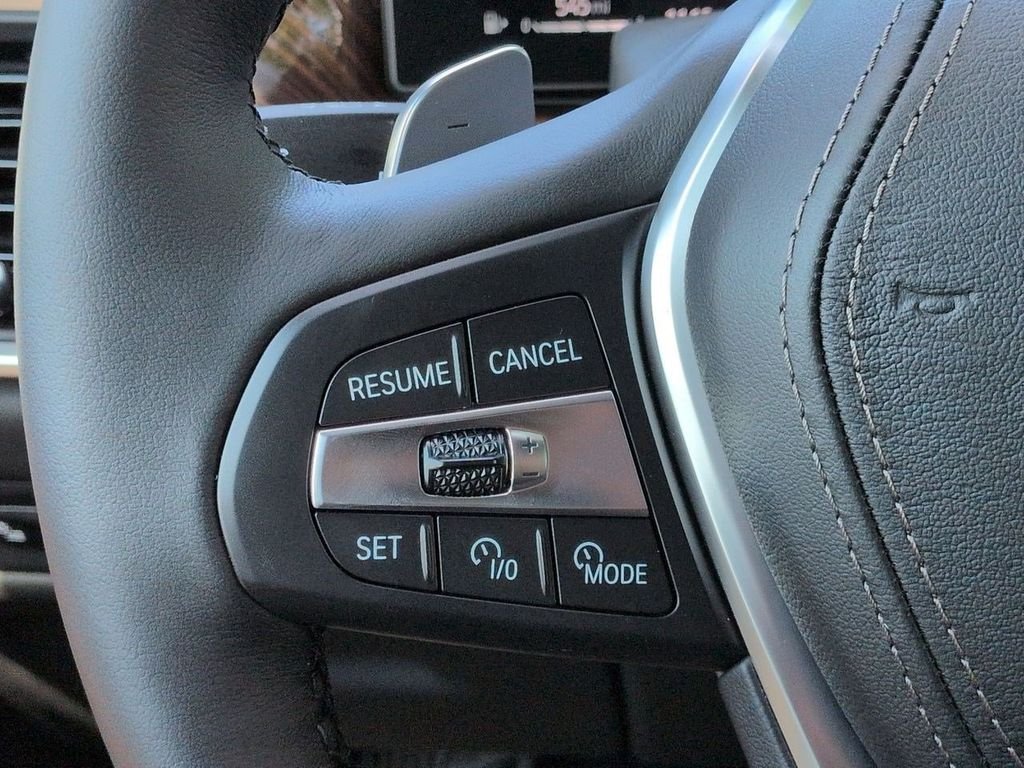 New 2026 Mineral White Metallic BMW xDrive40i image 26