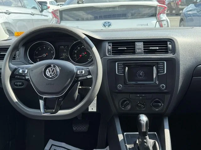 Used 2016 White Volkswagen 1.4T S image 22