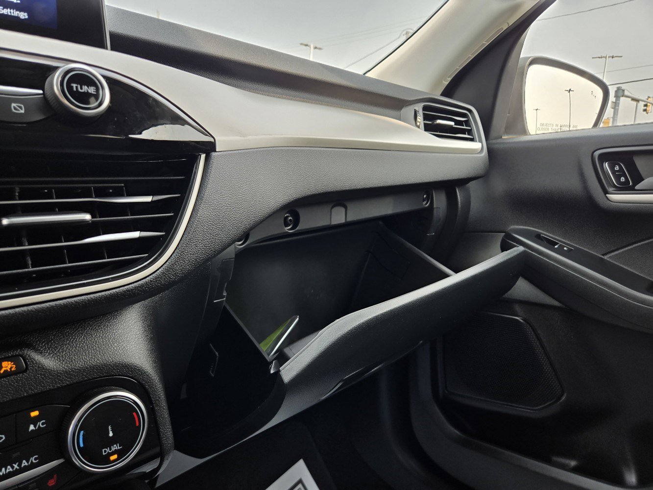 Used 2022  Ford SE image 13