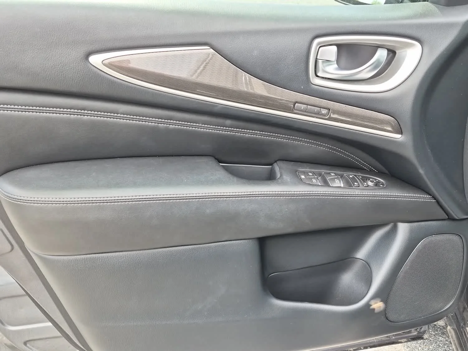 Used 2018 Graphite Shadow INFINITI  image 10