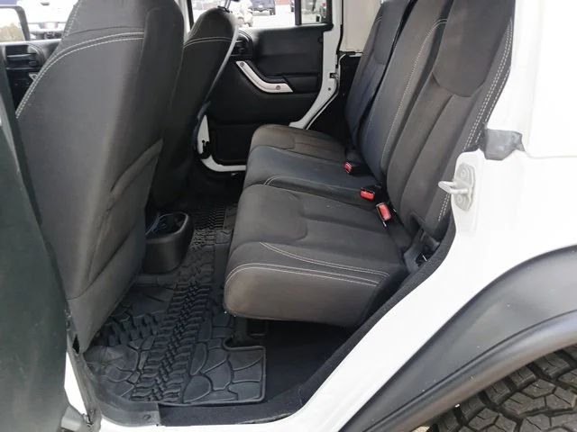 Used 2018 White Jeep Unlimited Sahara image 18