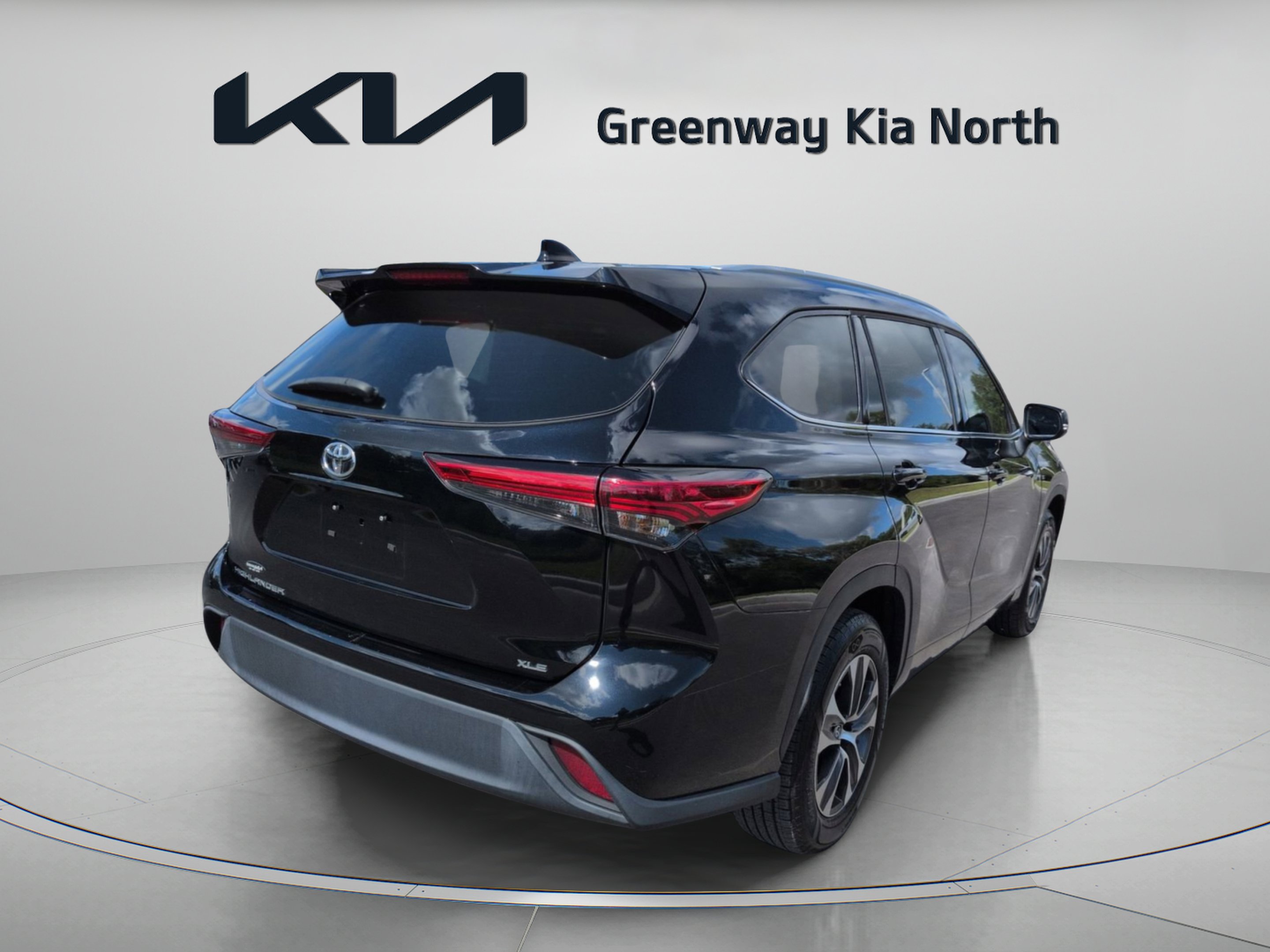 Used 2022 Midnight Black Metallic Toyota XLE image 8
