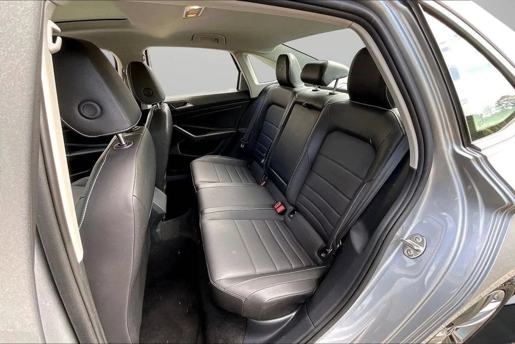 Used 2024 Silver Volkswagen 1.5T SE image 22