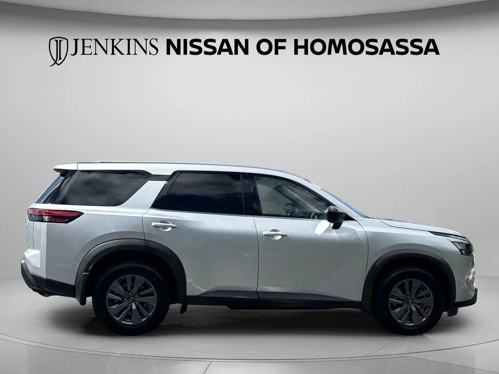 Used 2024 Silver Nissan S image 6