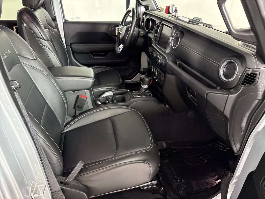 Used 2022 Silver Jeep Unlimited Sahara image 15
