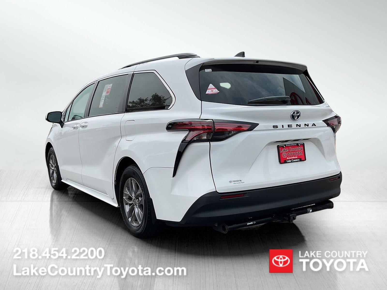 Used 2021 White Toyota LE image 3