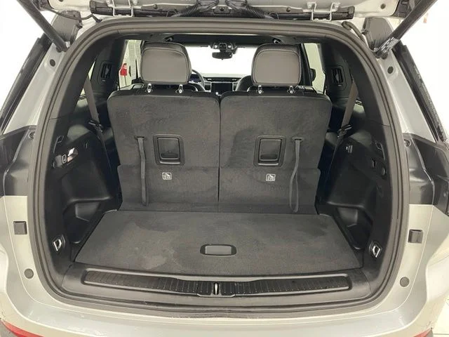 Certified Used 2023 Silver Jeep  image 11
