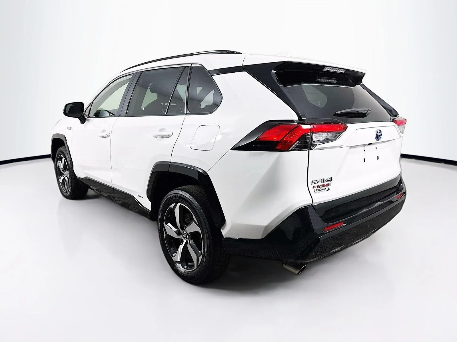 Used 2023 White Toyota SE image 5