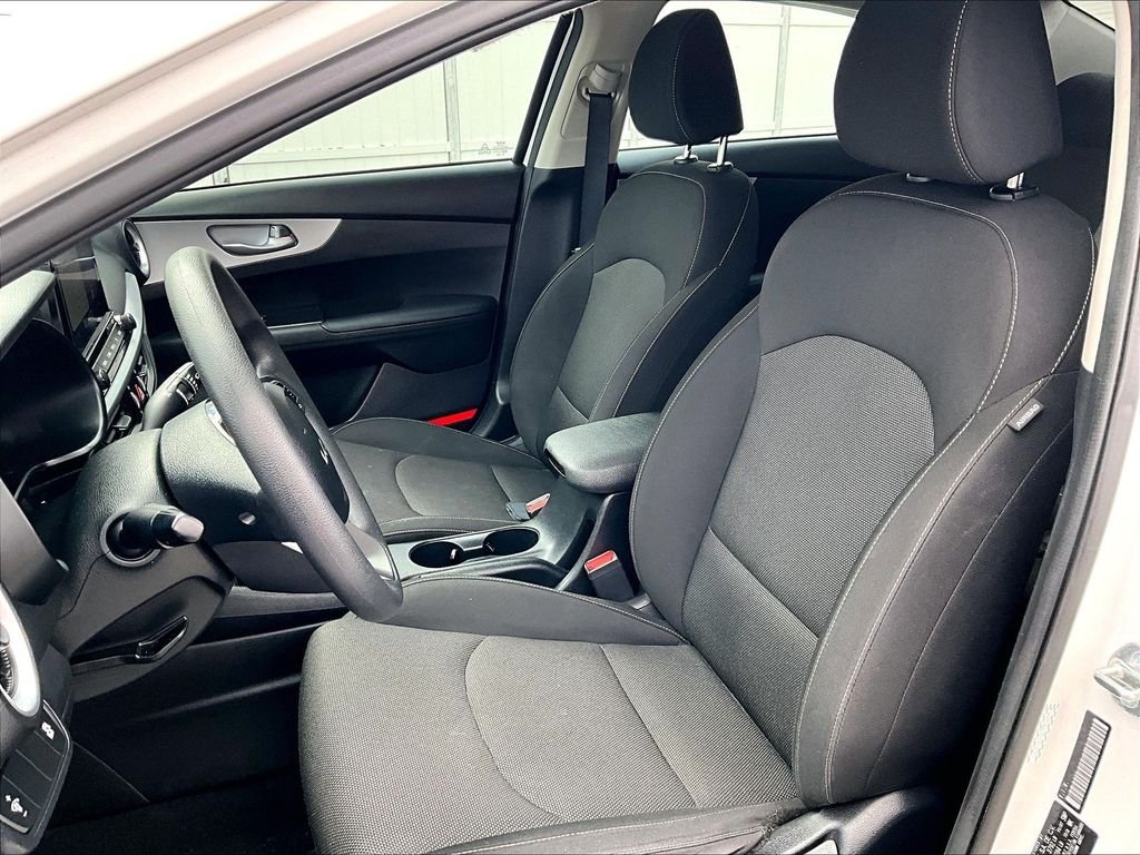 Used 2024 Snow White Pearl Kia LXS image 10