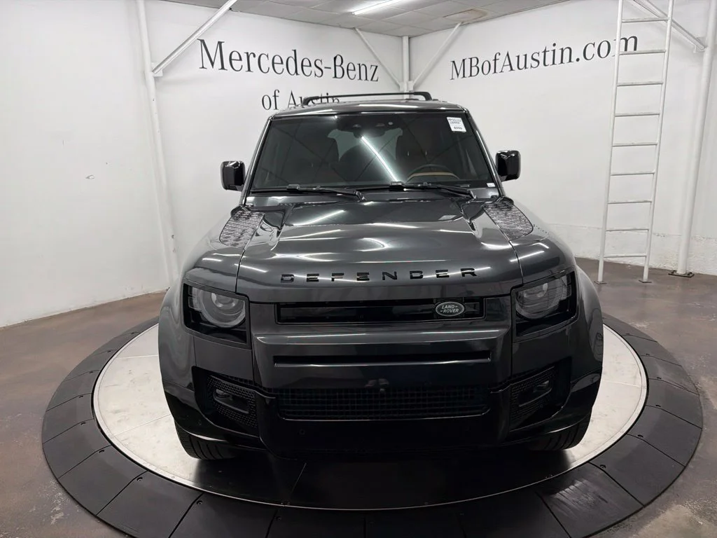 Used 2025 Silver Land Rover X-Dynamic SE image 2