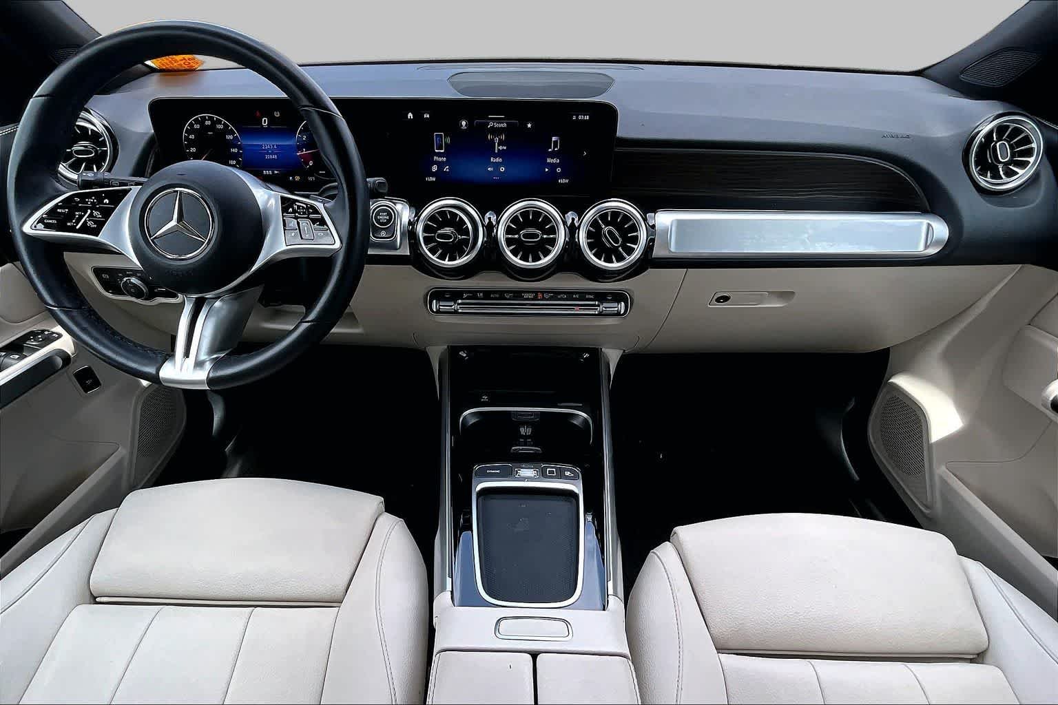 Used 2025 Polar White Mercedes-Benz GLB 250 image 16