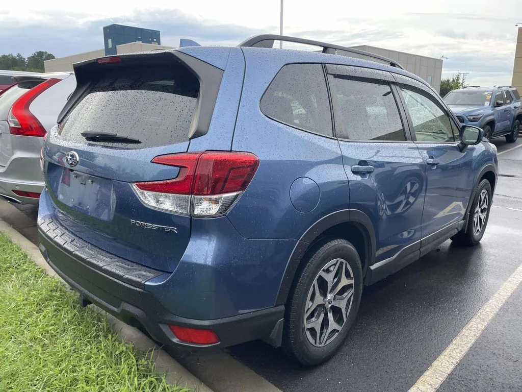 Used 2020 Horizon Blue Pearl Subaru Premium image 4