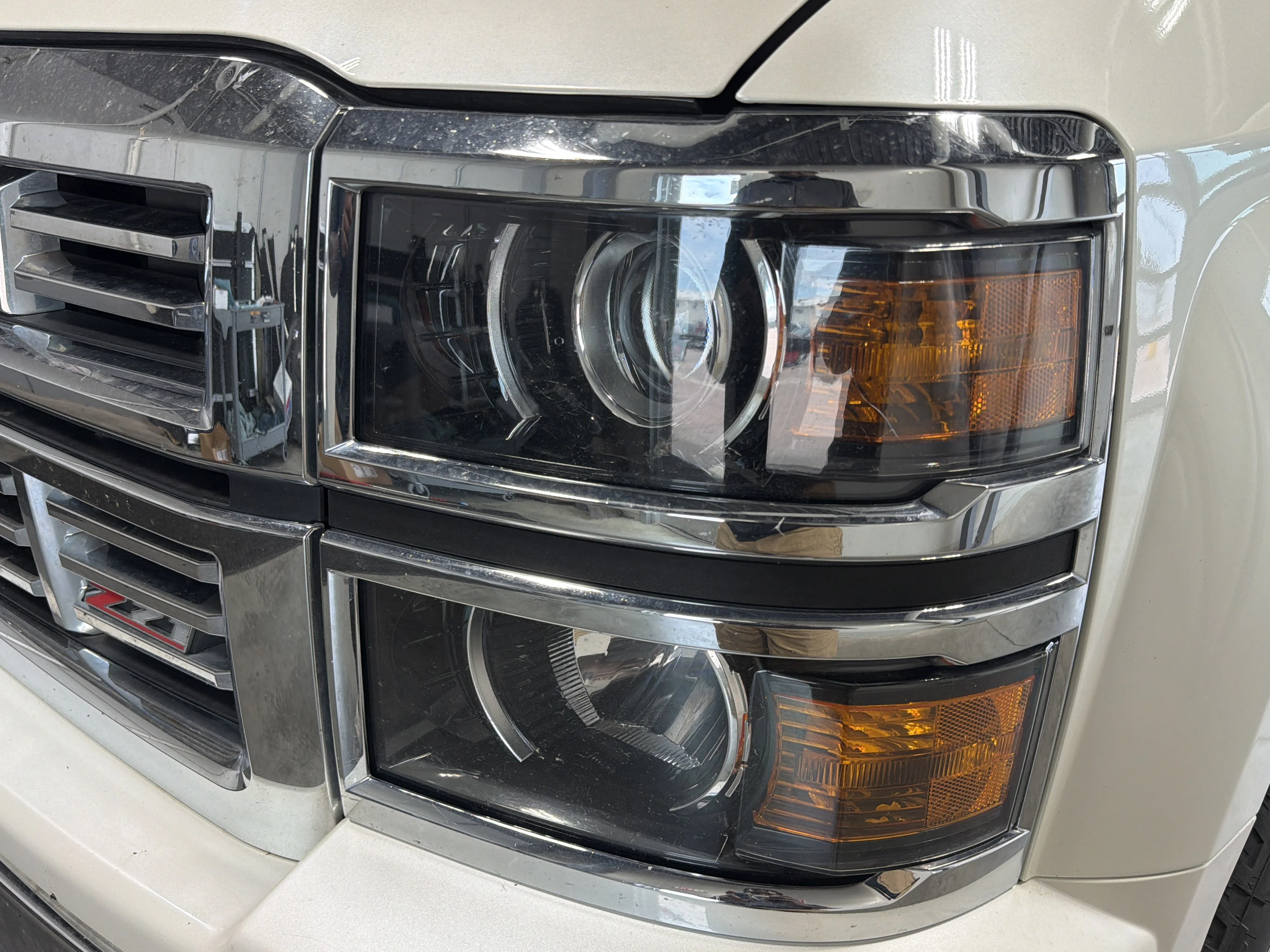 Used 2014 White Diamond Tricoat Chevrolet LTZ image 19
