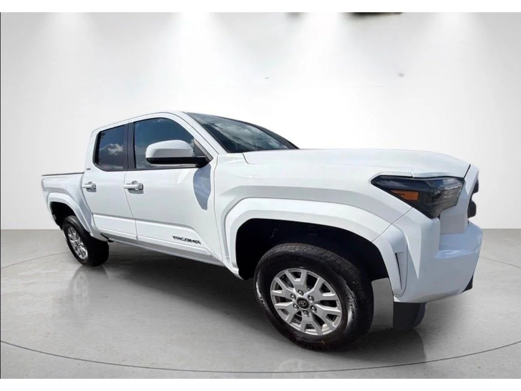 Used 2024 White Toyota SR5 image 3
