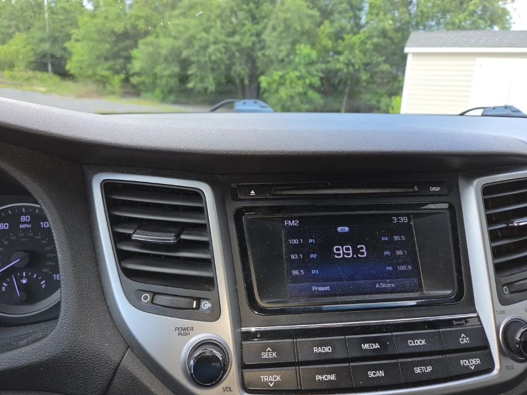 Used 2017 Orange Hyundai SE image 10