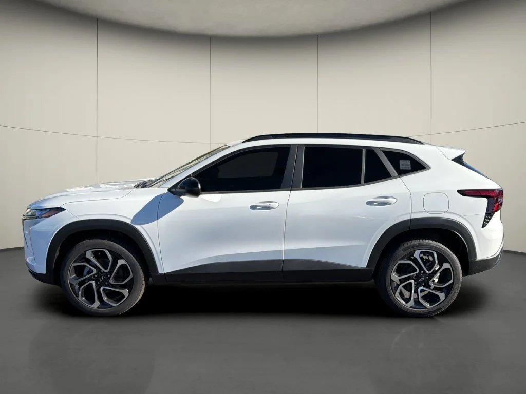 New 2026 Summit White Chevrolet 2RS image 4