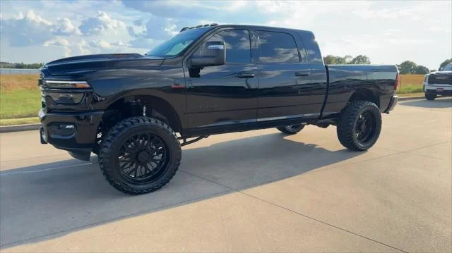 New 2026 Diamond Black Crystal Pearl-Coat Exterior Paint RAM Laramie image 4