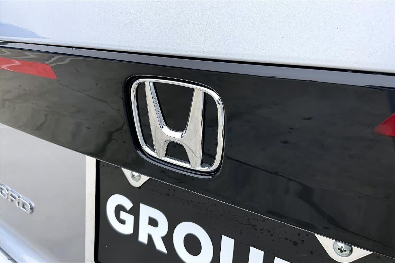 New 2026 Solar Silver Metallic Honda SE image 15