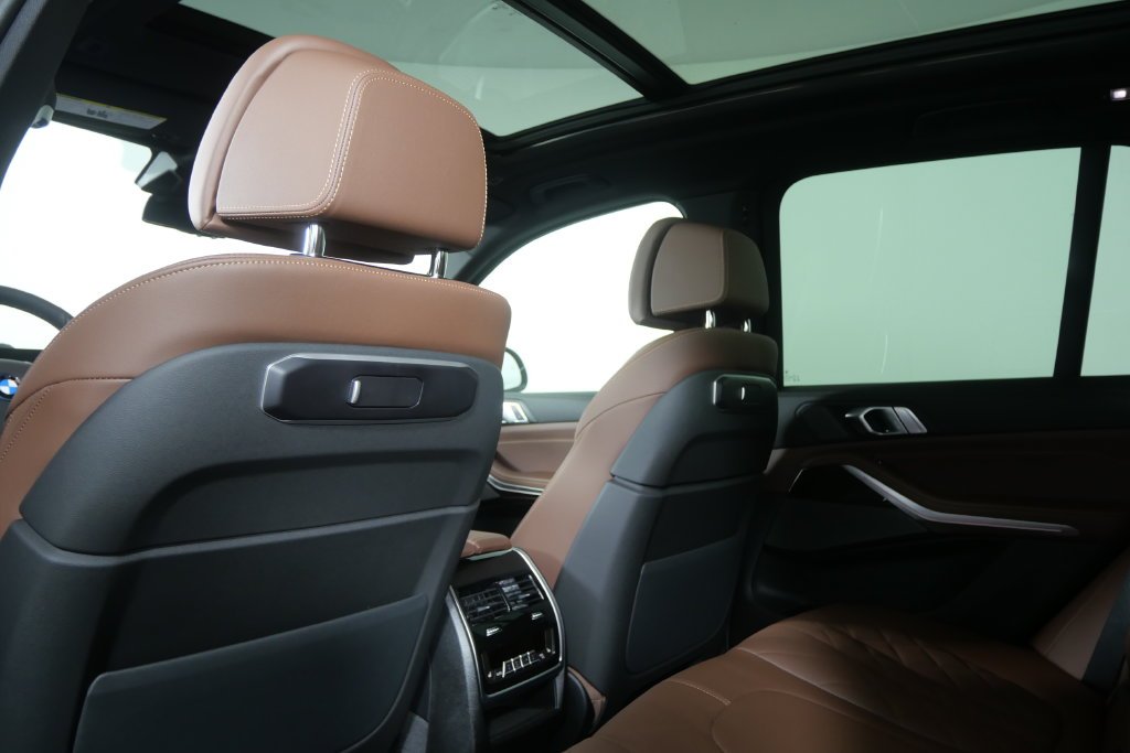 New 2026 Green Metallic BMW xDrive50e image 17