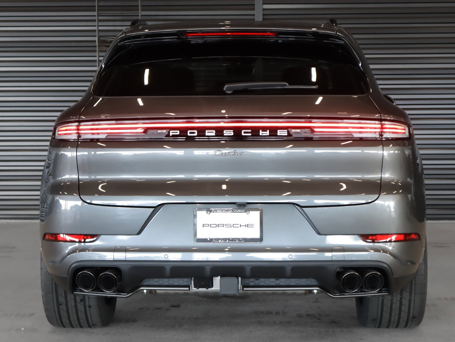 2025 Porsche Cayenne Turbo E-Hybrid - Photo 9
