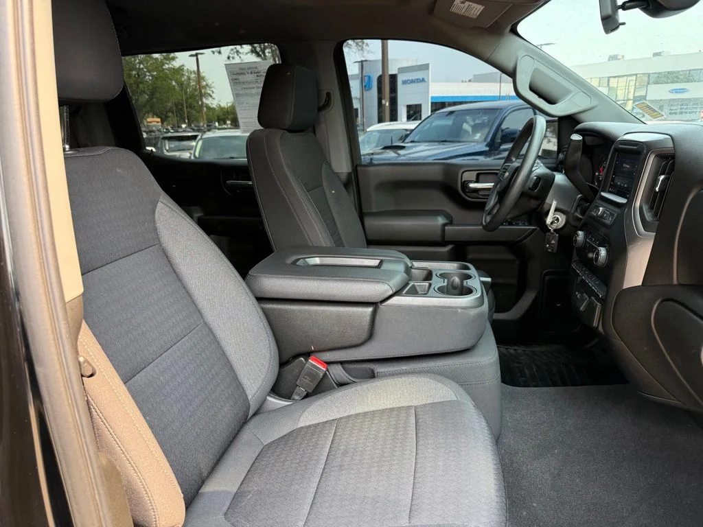 Used 2022 Black Chevrolet Custom image 16