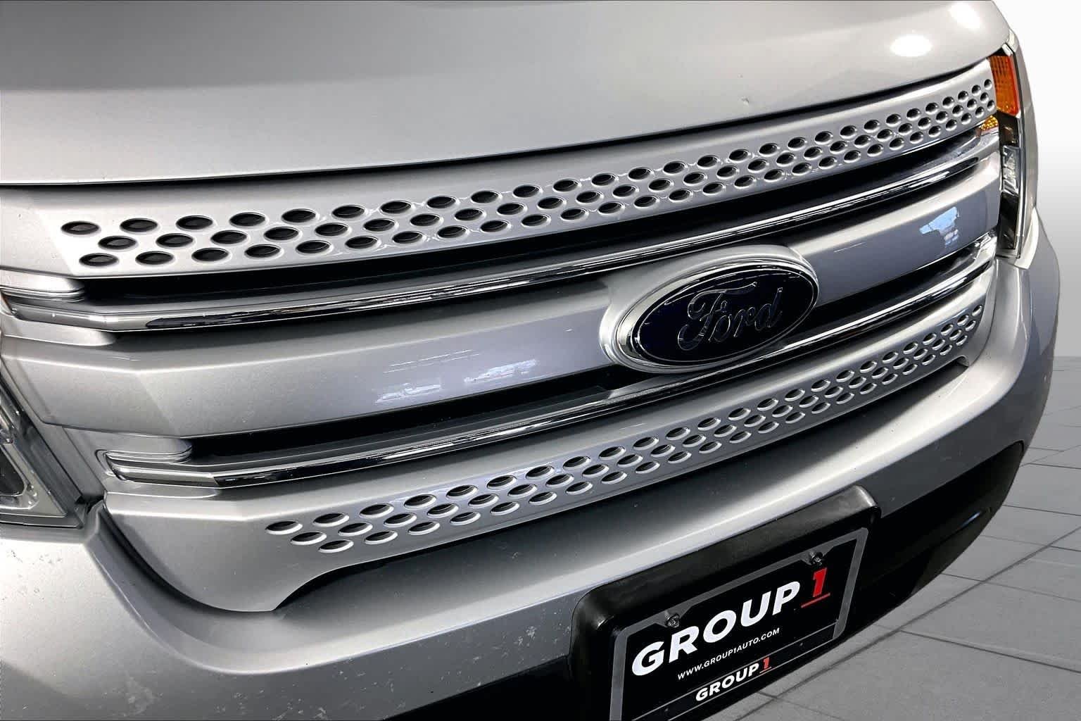 Used 2014 Ingot Silver Metallic Ford Limited image 29