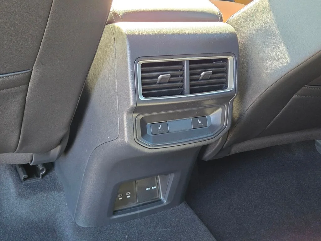 New 2026  Volkswagen 2.0T SEL R-Line Black image 8