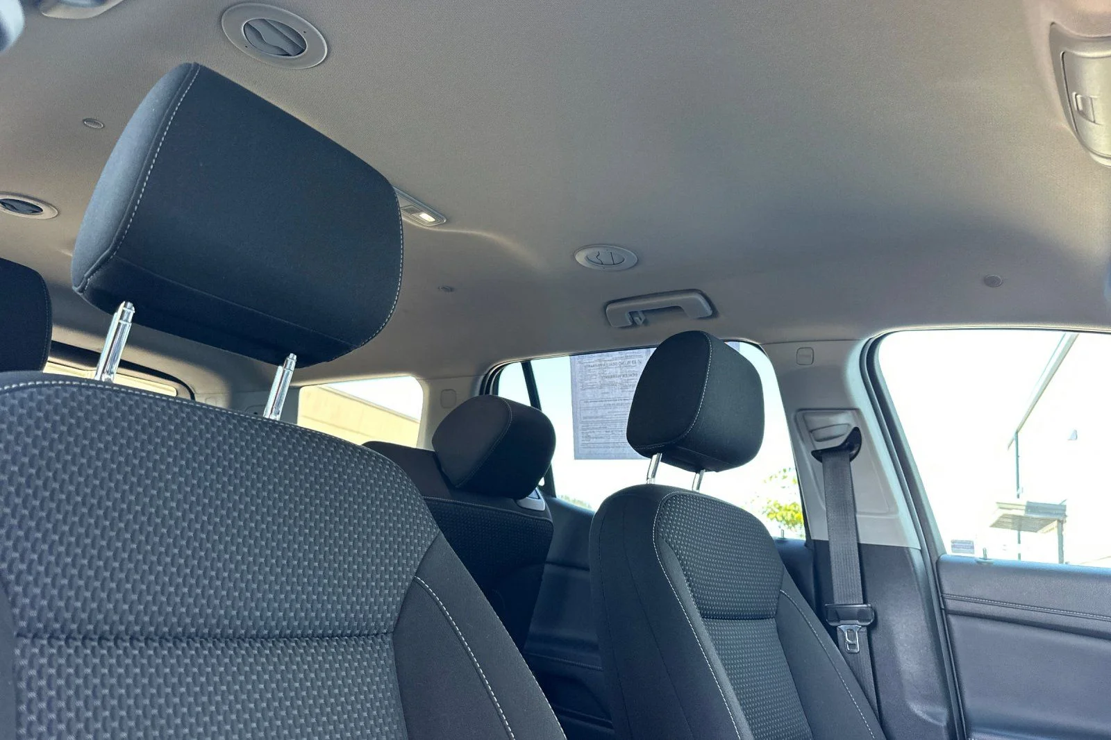 Used 2022 White GMC SLE image 19