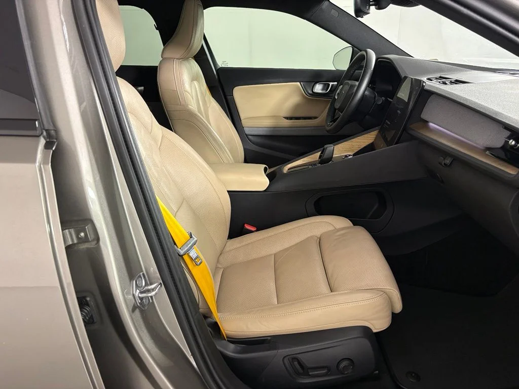 Used 2022 Gold Polestar Long Range Dual Motor image 41