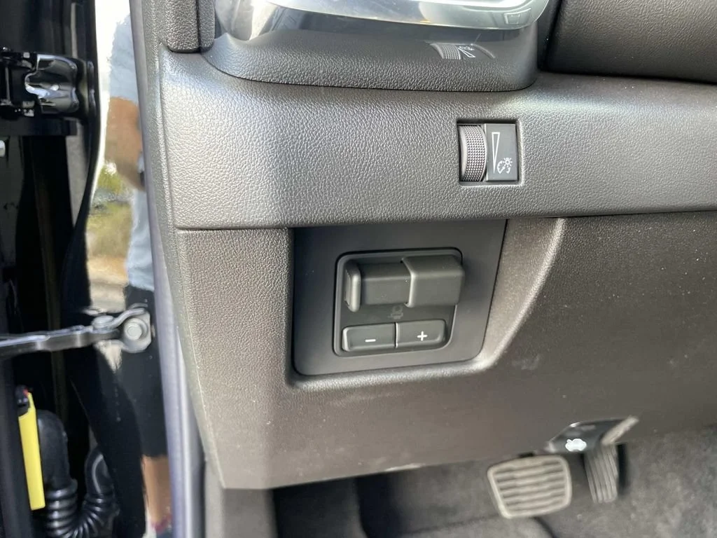 New 2026 Onyx Black GMC Elevation image 19