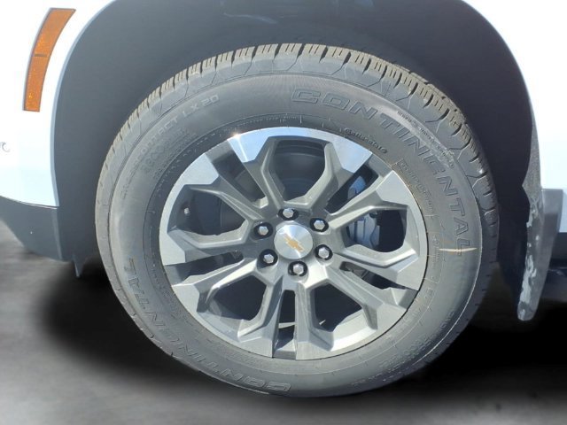 New 2027 Summit White Chevrolet LT image 16