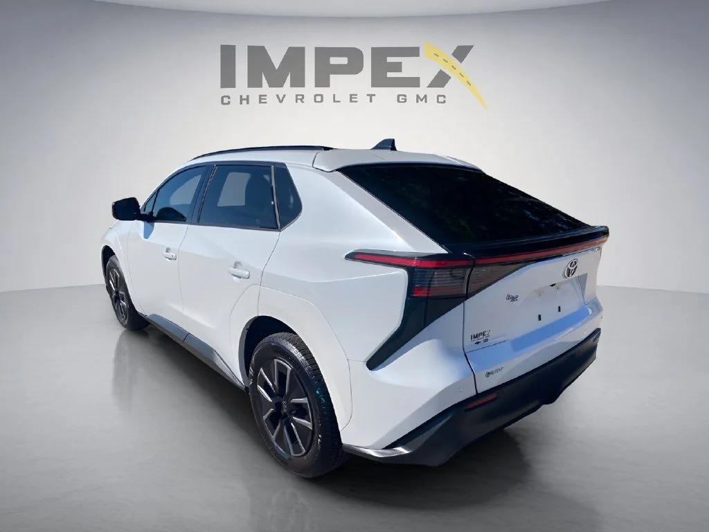 Used 2026 White Toyota XLE image 3