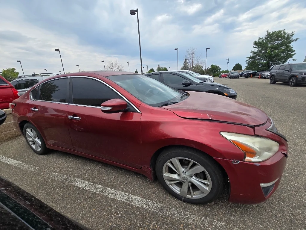 Used 2015 Cayenne Red Nissan 2.5 SV image 18