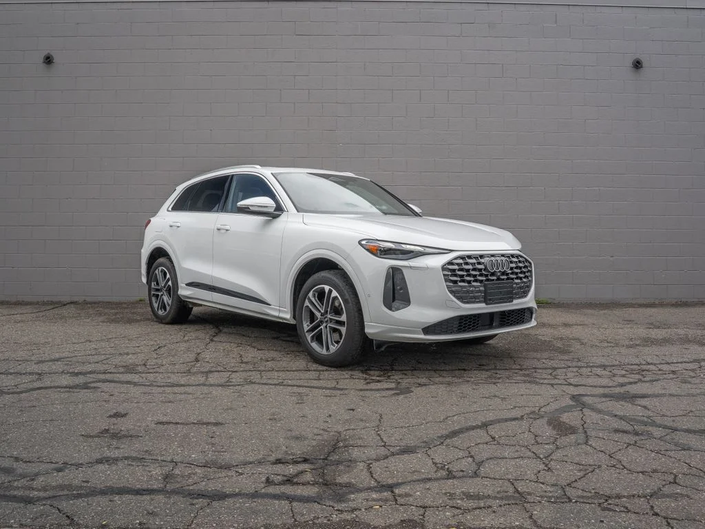 Used 2025 White Audi  image 9