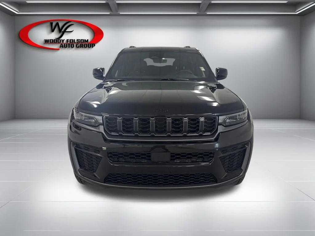 New 2026 Diamond Black Crystal Pearl-Coat Exterior Paint Jeep Altitude image 2