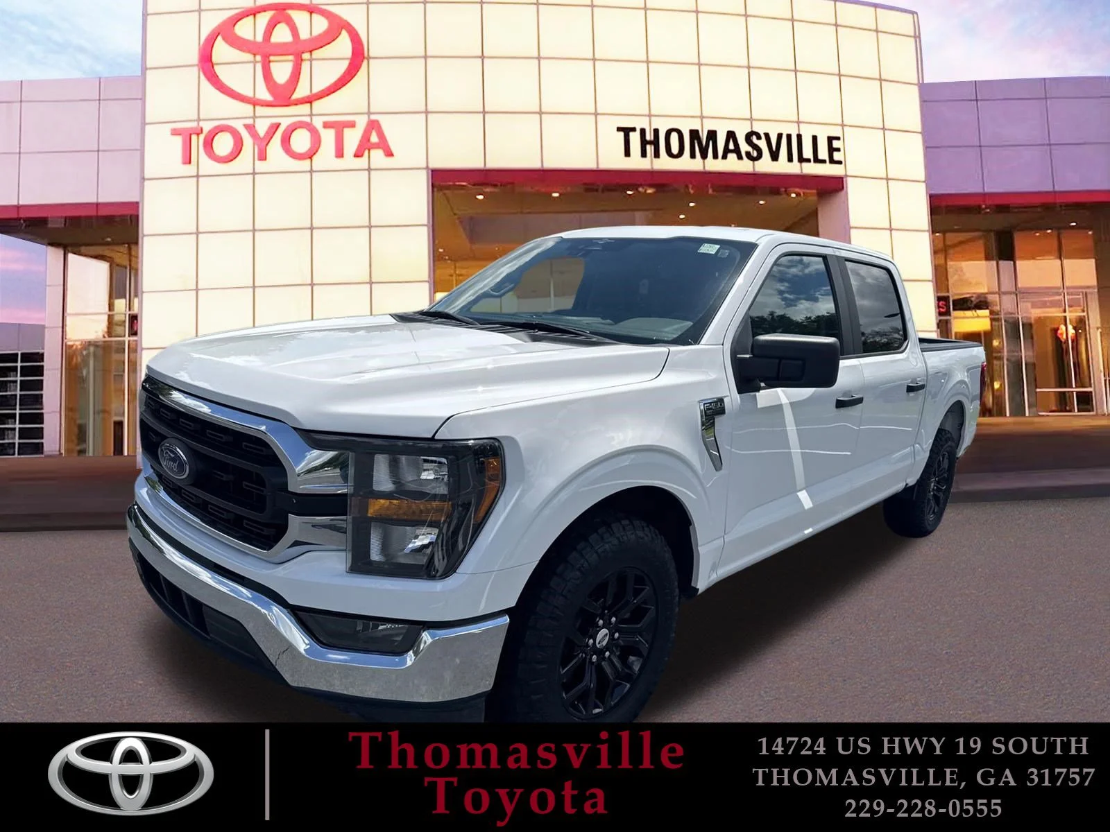 Used 2023 Oxford White Ford XLT image 1