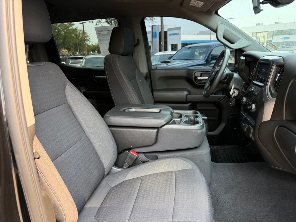 Used 2022 Black Chevrolet Custom image 16