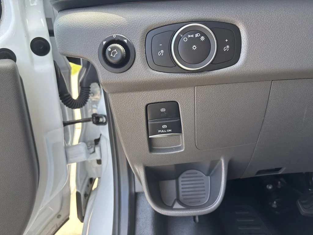Used 2024 Oxford White Ford Base image 32