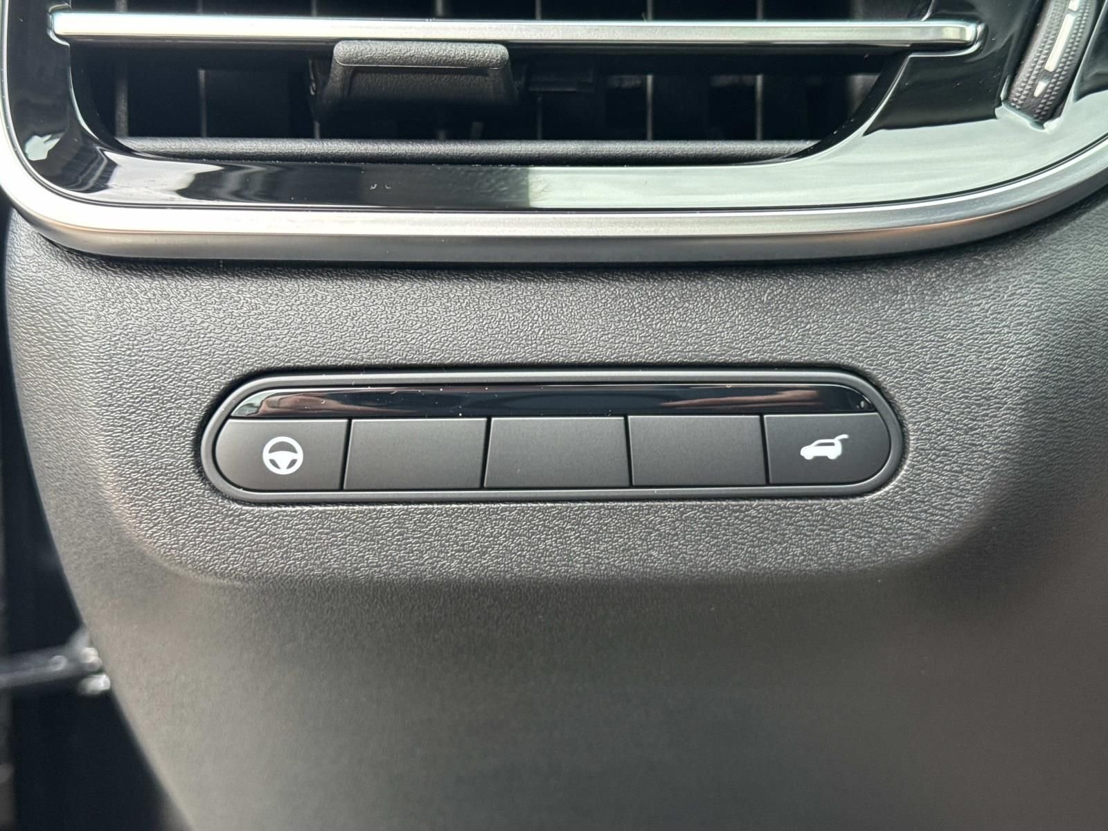 New 2027 MINERAL BLACK INFINITI Luxe AWD image 15