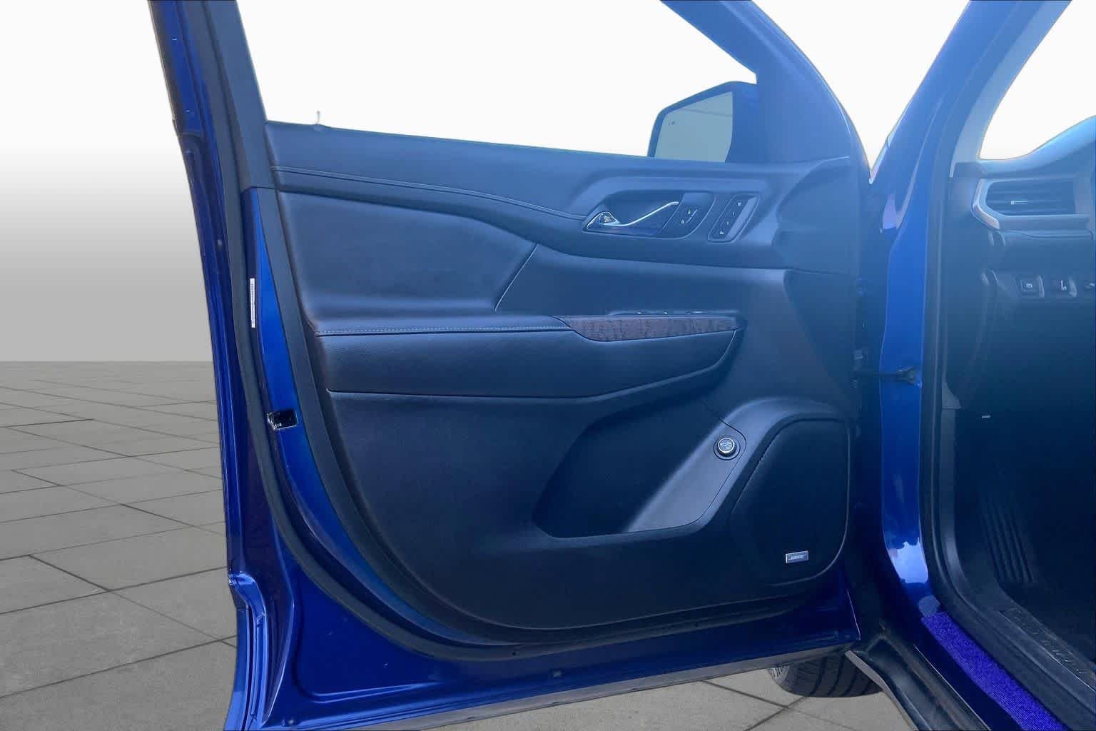 Used 2023 Ultra Blue Metallic GMC Denali image 22