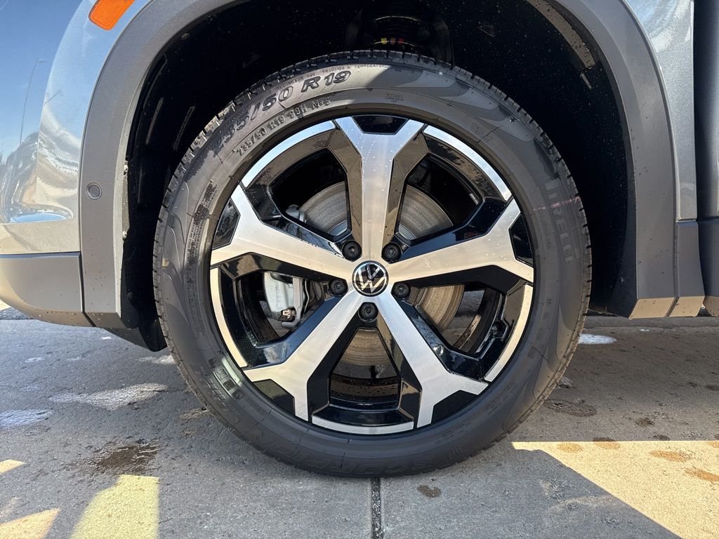 New 2026 Platinum Gray Metallic Volkswagen 2.0T SE image 27