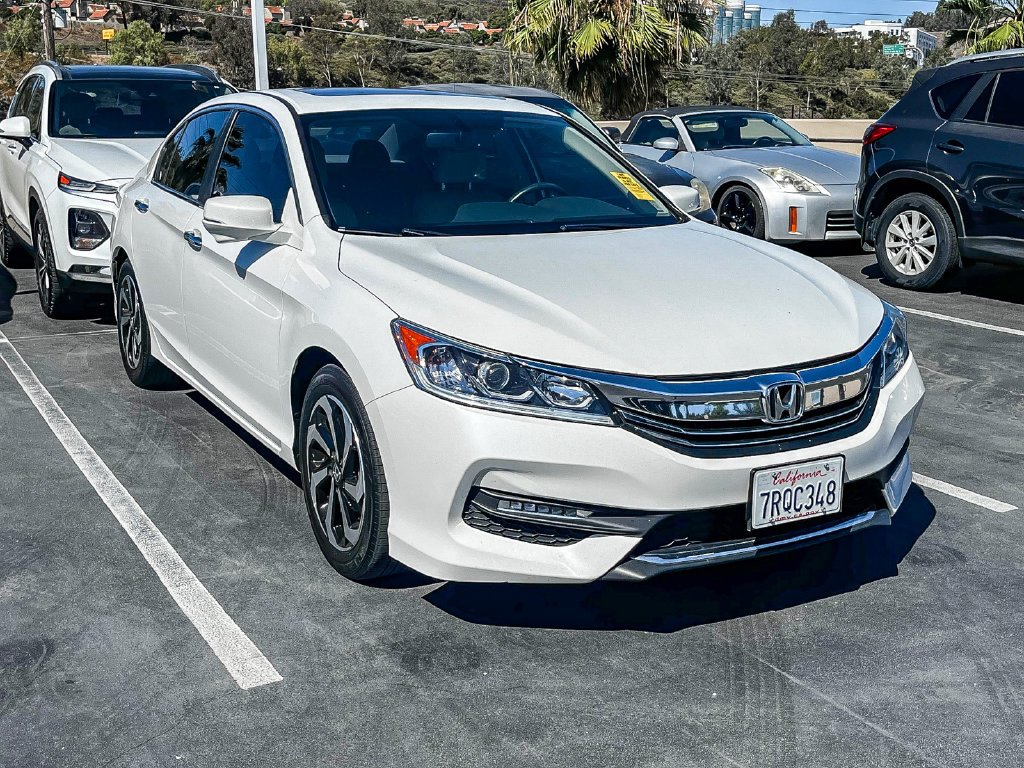 Used 2016 White Honda EX-L image 3