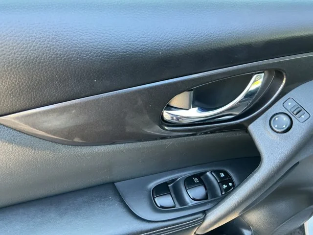 Used 2018 Silver Nissan SV image 10